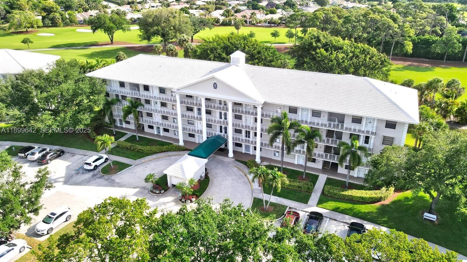 Property Photo: 6073 Balboa Circle 204 FL 33433