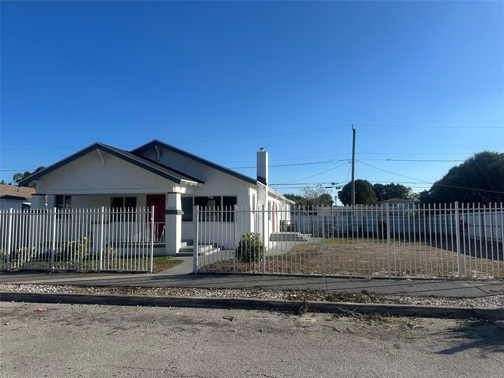 Property Photo:  1022 State Street  FL 33407 