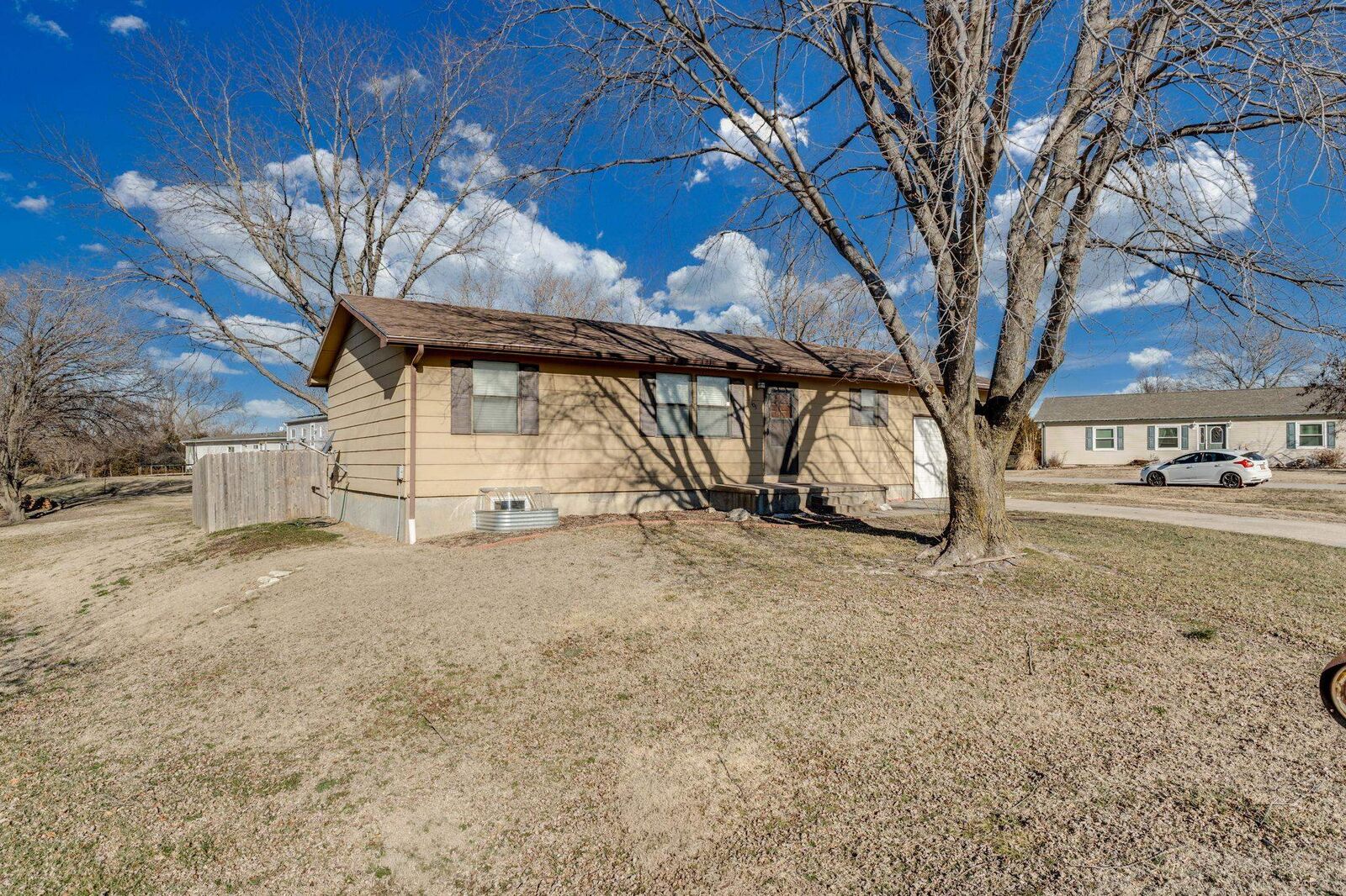 Property Photo:  103 E Eric Dr  KS 67151-8827 