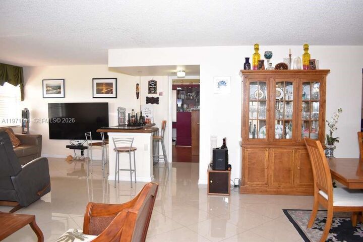 Property Photo:  1300 Saint Charles Pl 617  FL 33026 
