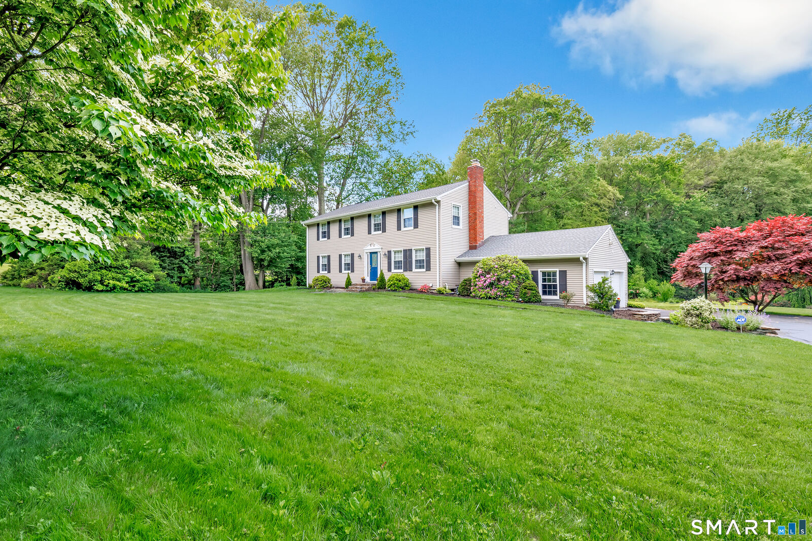 Property Photo:  85 Teeter Rock Road  CT 06611 