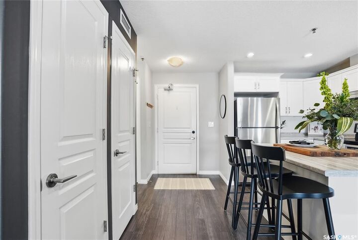 Property Photo:  104 Willis Crescent 2105  SK S7T 0Y2 