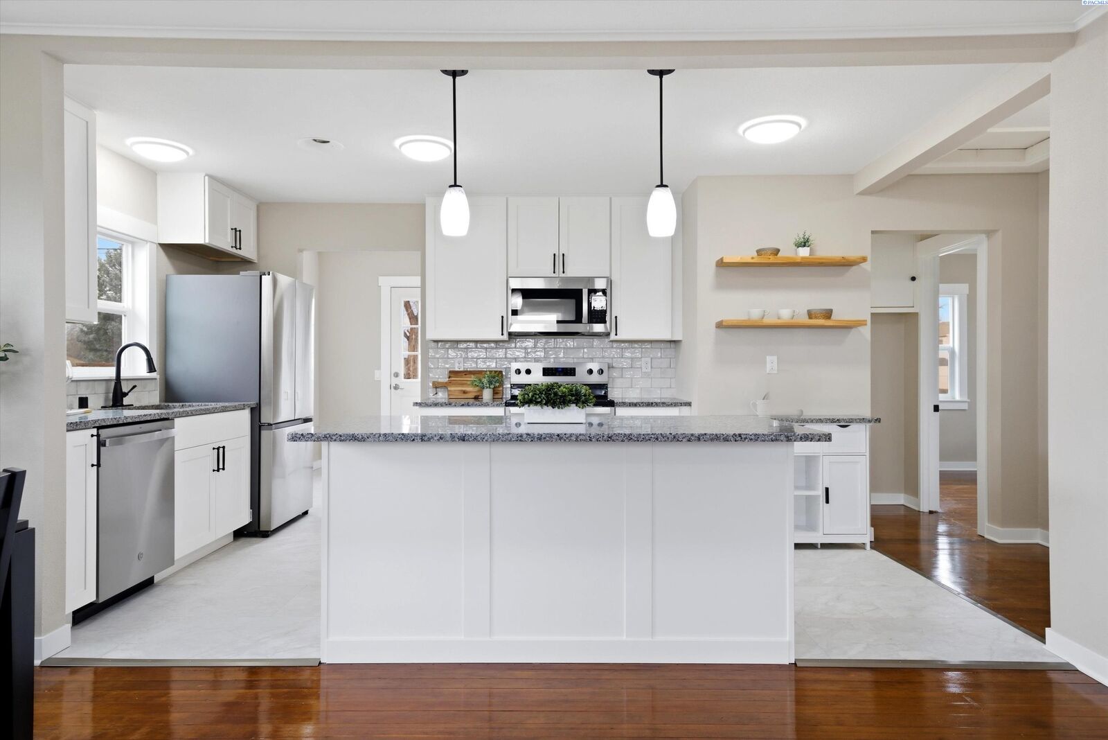 Property Photo: 107 George Washington Way WA 99352