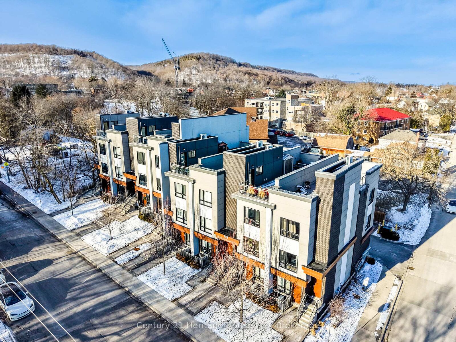 Property Photo:  39 Robinson Street N 8  ON L3M 3C9 