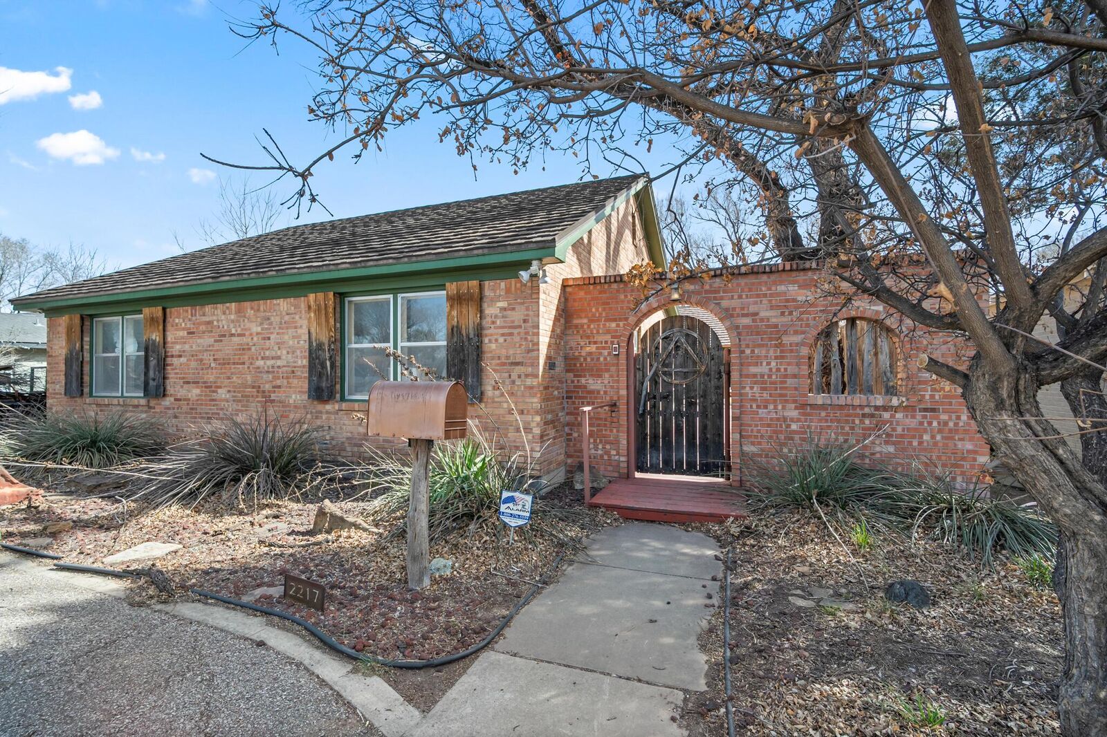 Property Photo:  2217 Peach Tree Street  TX 79109-1922 