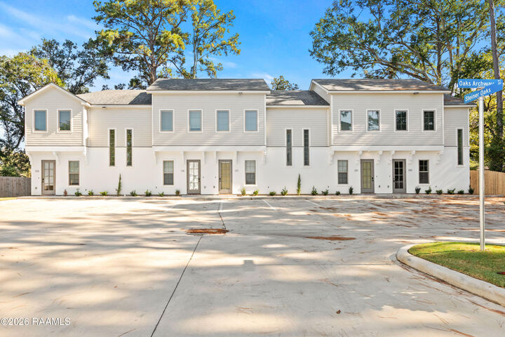 Property Photo:  105 Oaks Archway  LA 70508 