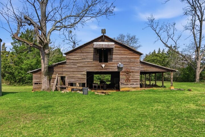 Property Photo: 204 Linden Road GA 31763