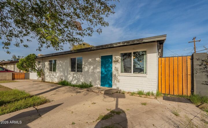 Property Photo:  1021 N Harold Street  AZ 85288 