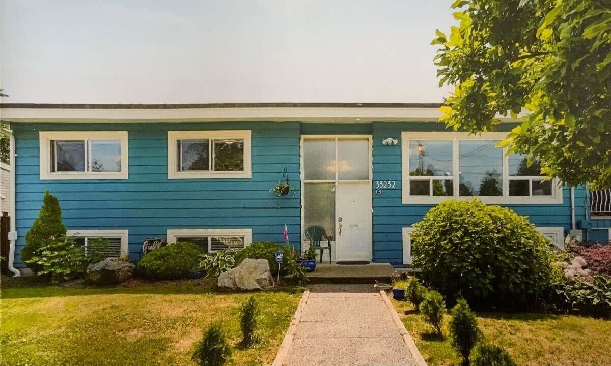 Property Photo: 33232 Hawthorne Avenue BC V2S 1B3