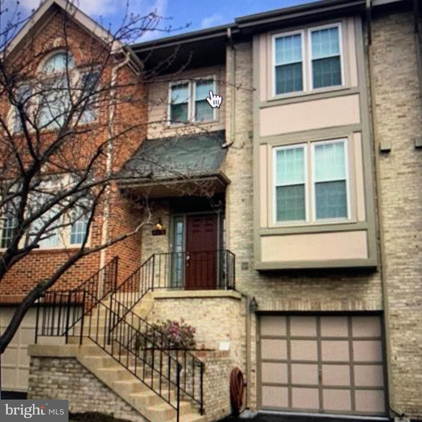 Property Photo: 6405 Little Potters Lane VA 22310