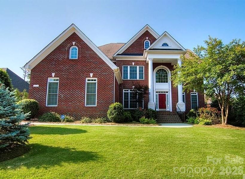 Property Photo: 14724 Murfield Court NC 28278