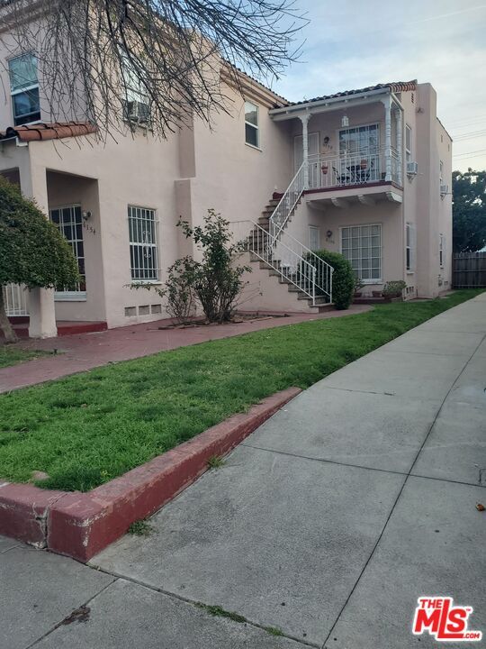 Property Photo:  6152 Orange St  CA 90048 