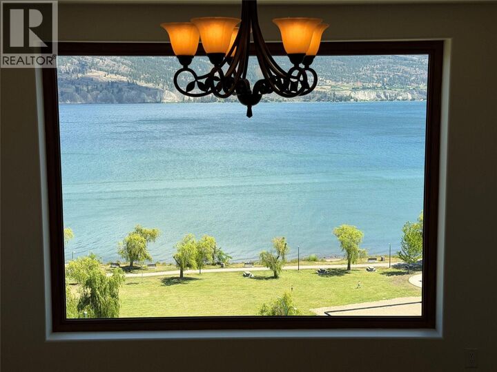 Property Photo: 14419 Downton Avenue 207 BC V0H 1Z1