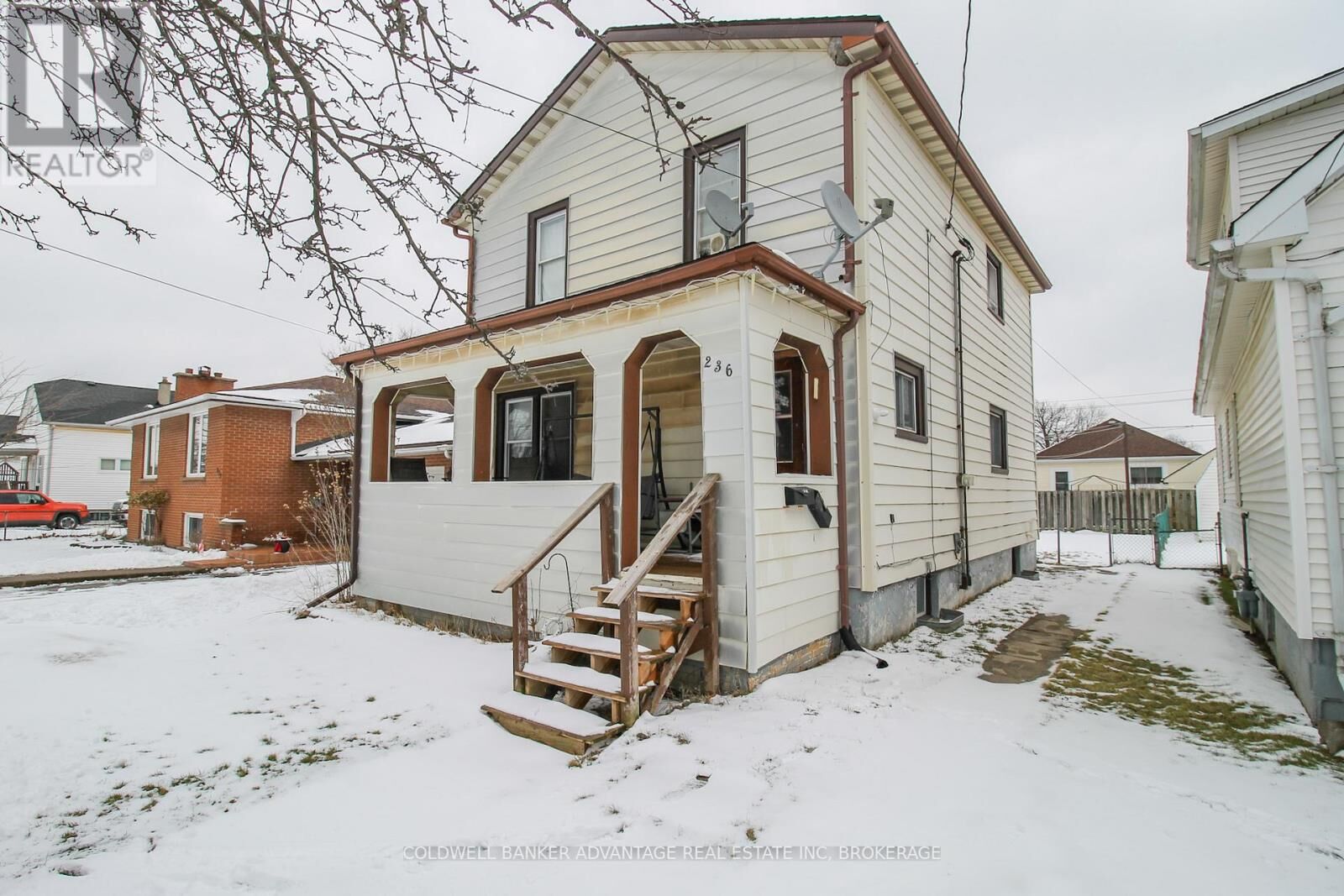 Property Photo:  236 Wallace Avenue South  ON L3B 1R6 