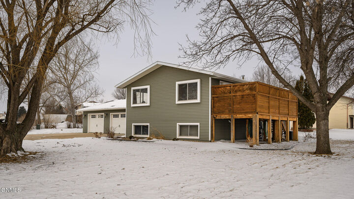 Property Photo: 100 11th Street NW ND 58523