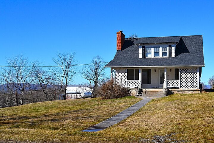 Property Photo: 5106 Pine Grove Rd WV 24918