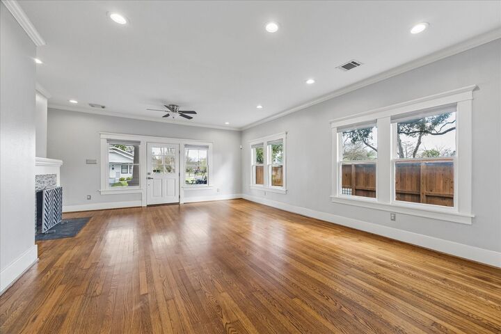 Property Photo:  1102 E 14th Street  TX 77009 