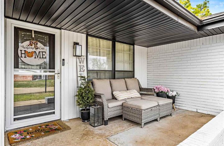 Property Photo: 7130 NW Woodland Pl OK 73505