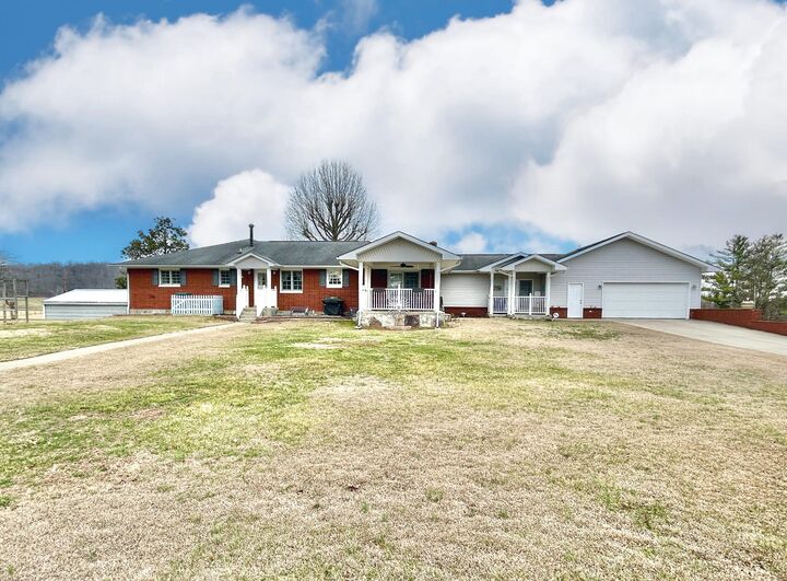 Property Photo: 602 Govers Lane KY 42533