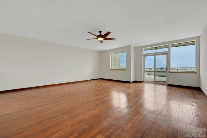 Property Photo:  190 Fordham Street 12  NY 10464 