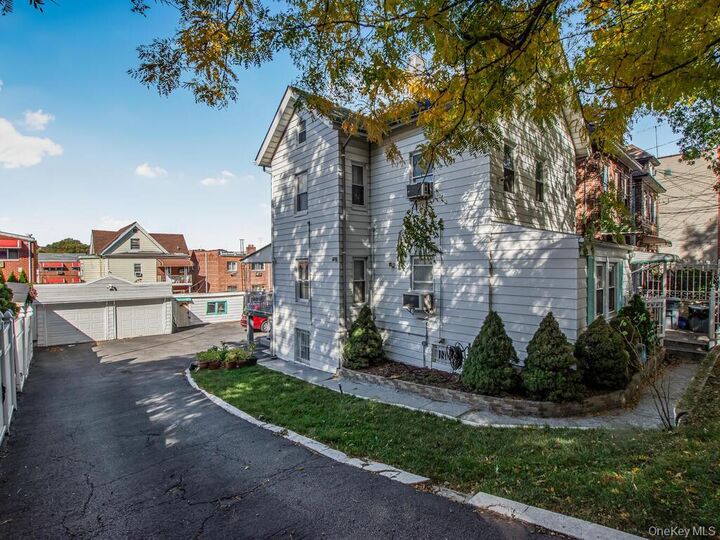 Property Photo: 4613 Carpenter Avenue NY 10470