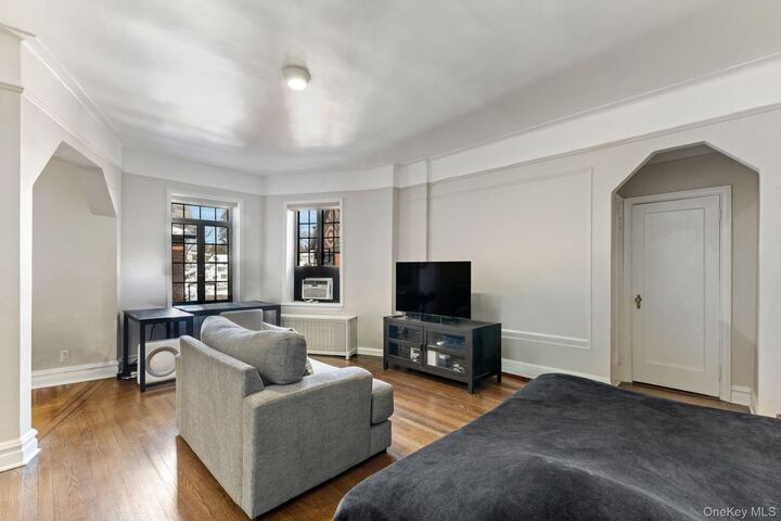 Property Photo:  45 Pondfield Road W 6E  NY 10708 