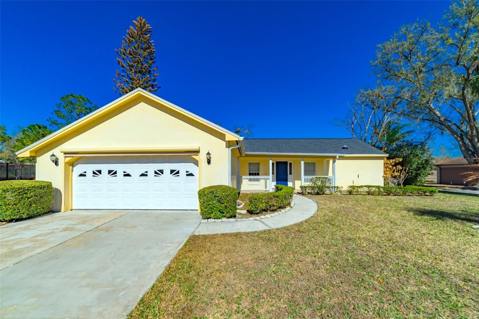 Property Photo: 18509 Putters Place FL 33647