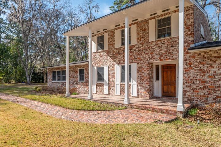 Property Photo:  1801 NW 30th Terrace  FL 32605 