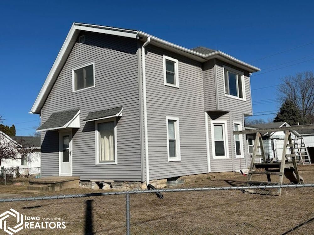 Property Photo:  1632 S Central Street  IA 52601 