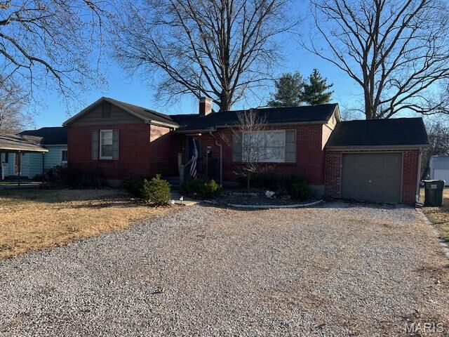 Property Photo:  904 S Mill Street  IL 62264 