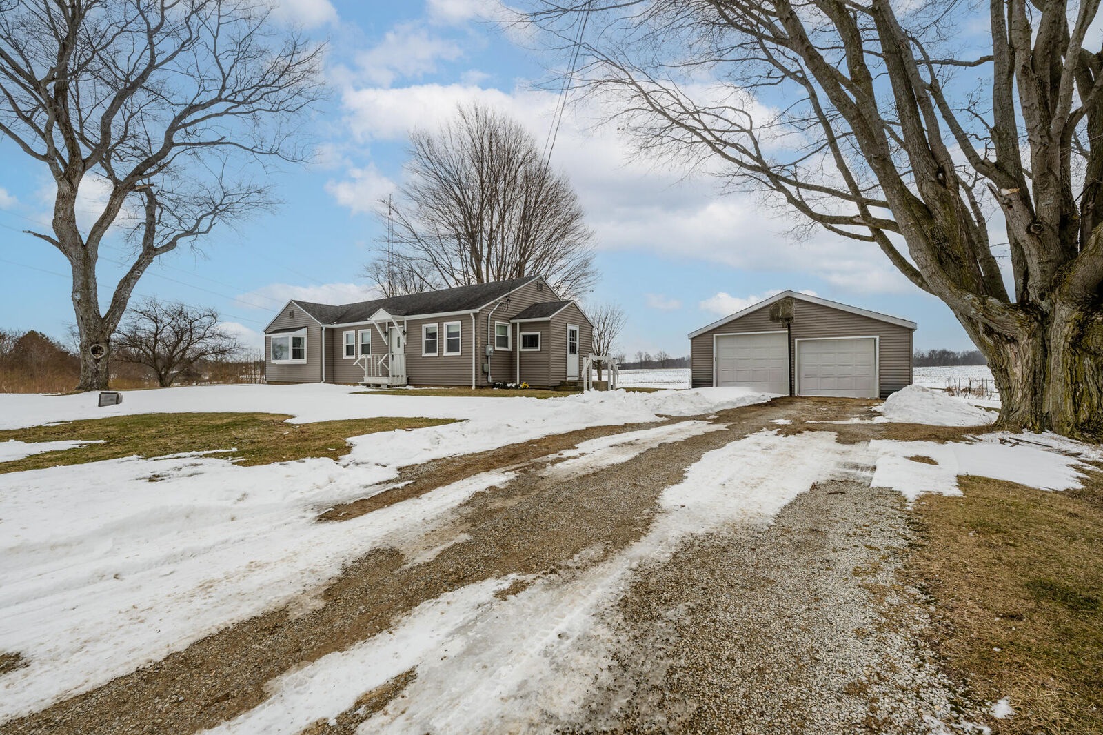 Property Photo:  940 Mount Tabor Road  MI 49107 