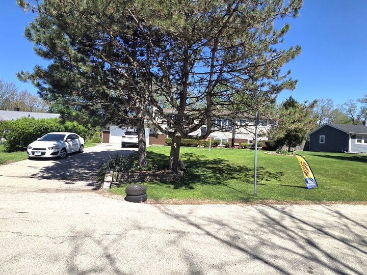 Property Photo:  23W464 Olive Court  IL 60188 