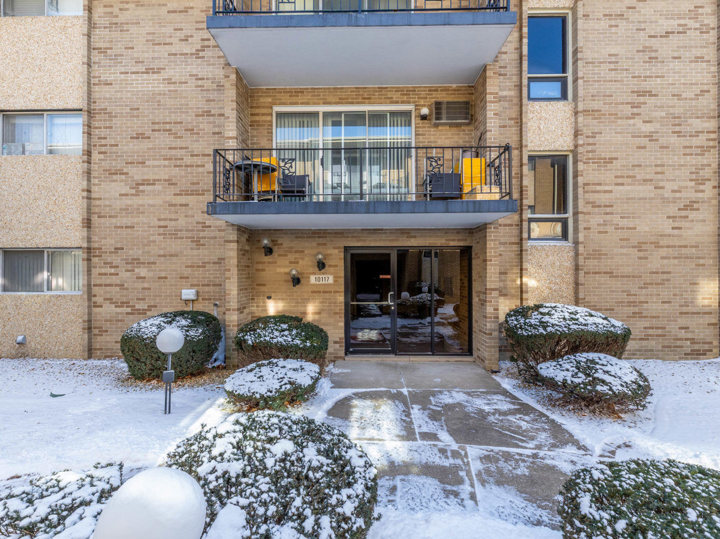 Property Photo:  10117 S Cicero Avenue 206  IL 60453 