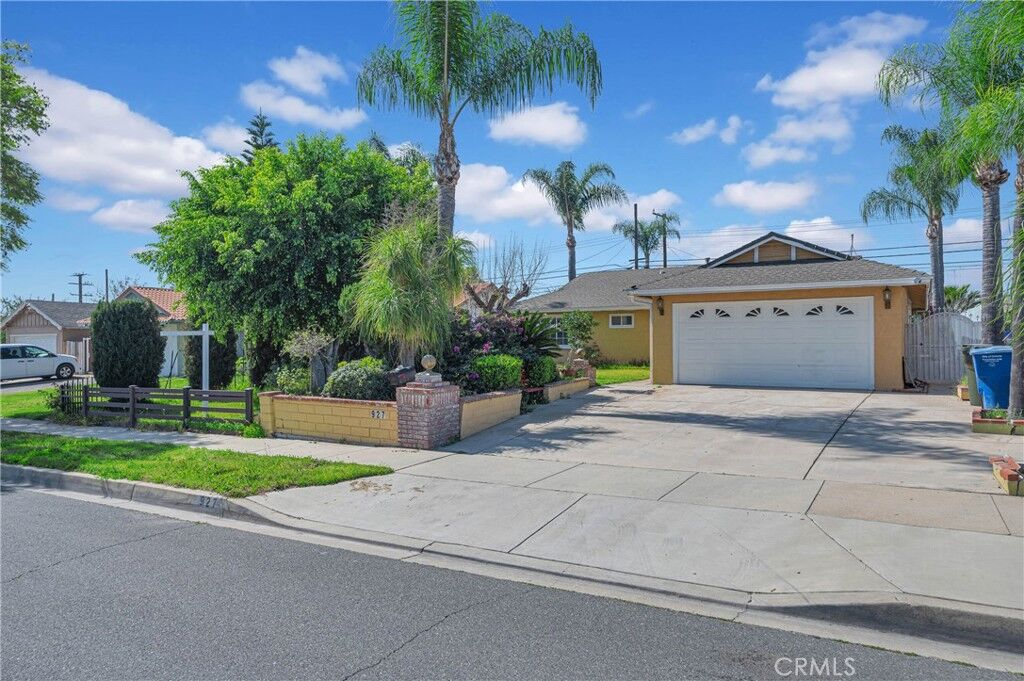 Property Photo:  927 N Glenn  CA 91764 