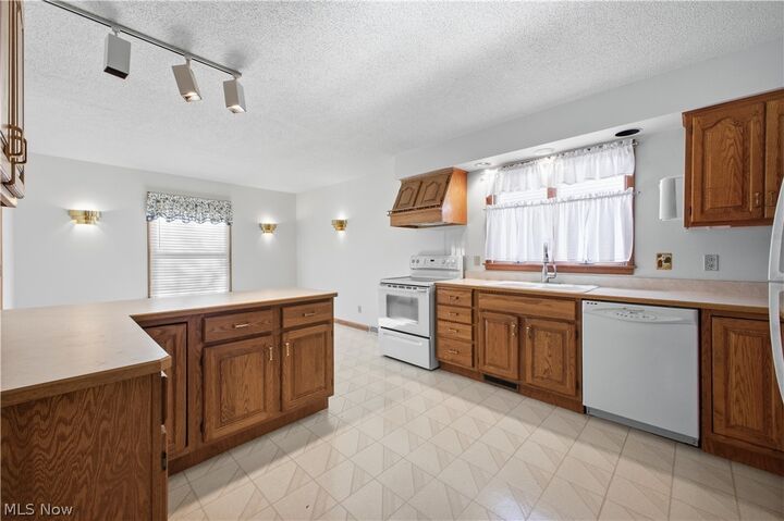 Property Photo:  361 Hilltop Boulevard  OH 44406 