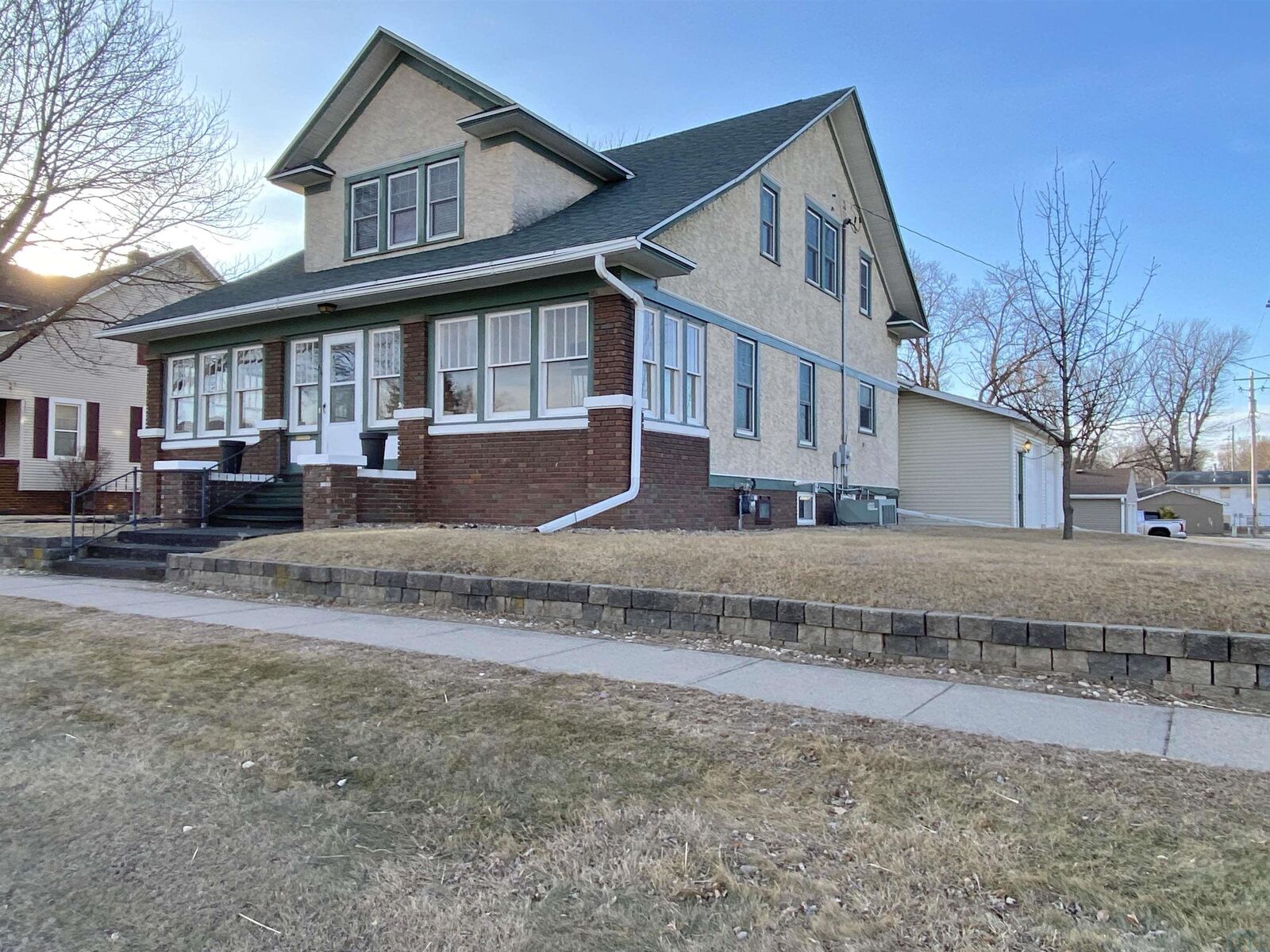 Property Photo: 414 Plymouth St SE IA 51031