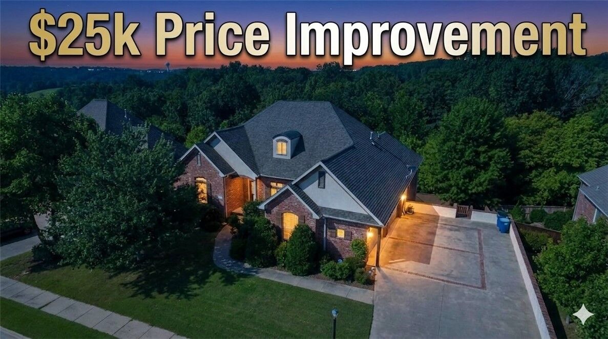 Property Photo:  3703 NW Mountainview Road  AR 72712 