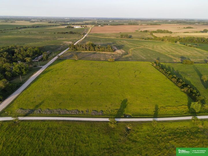 Property Photo: 2194 Foxcross Lane NE 68041