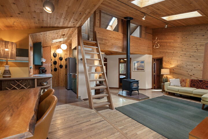 Property Photo: 18879 River Woods Drive OR 97702