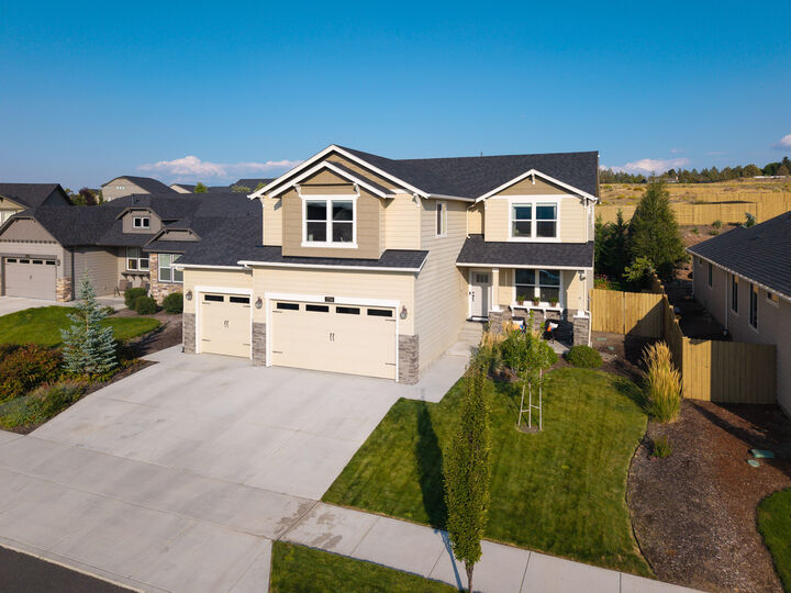 Property Photo: 2750 SW 46th Court OR 97756