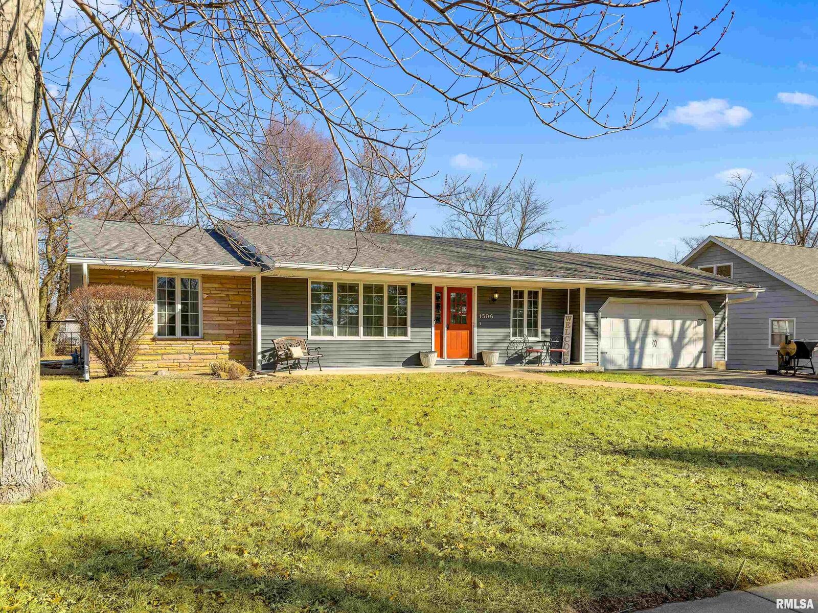 Property Photo: 1506 Kern Drive IL 61571