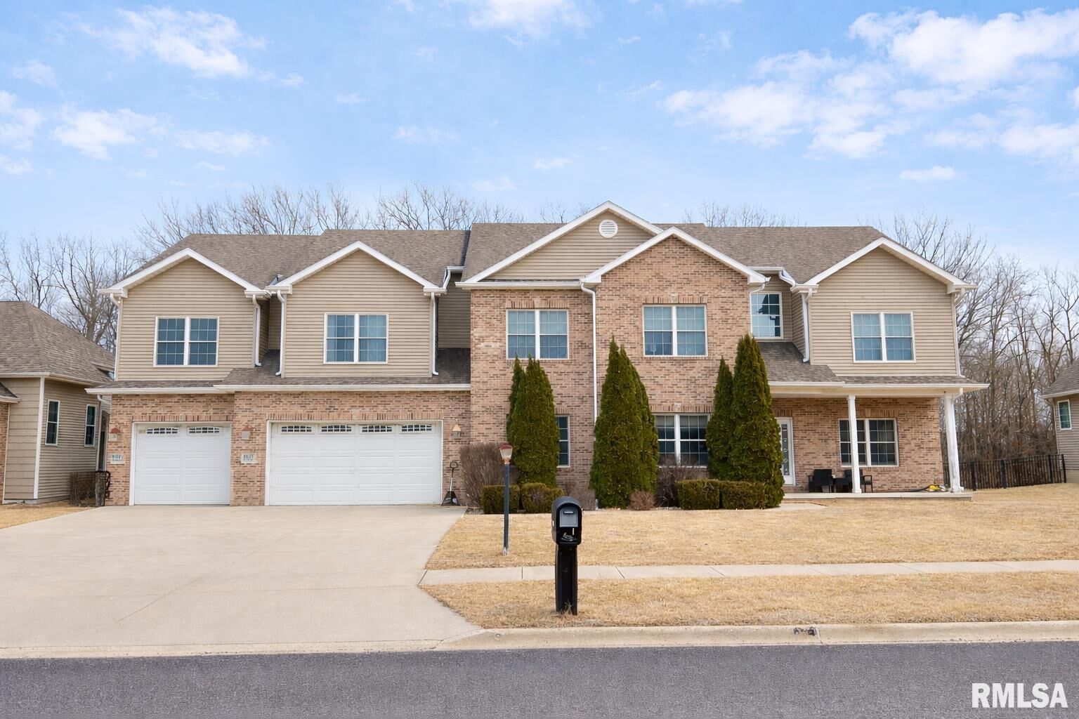 Property Photo:  1817 Autumn Ridge  IL 61571 