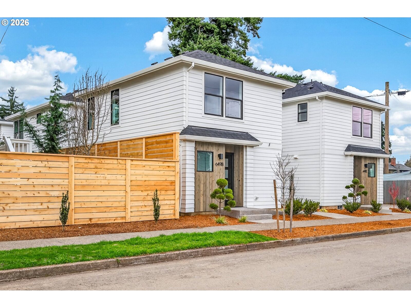 Property Photo: 6491 SE Ramona St B OR 97206