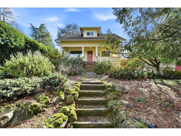 Property Photo:  5850 SW Vermont St  OR 97219 