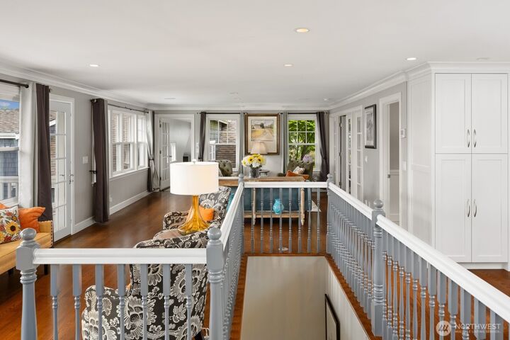 Property Photo:  10207 NE 60th Street  WA 98033 