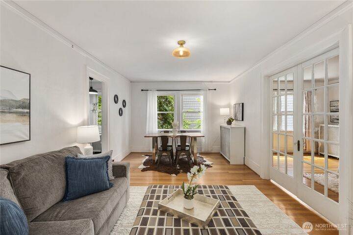 Property Photo:  4725  15th Avenue NE 22  WA 98105 