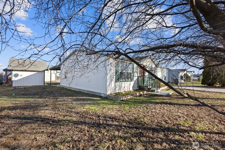 Property Photo:  643 S Kristina Road  WA 99344 