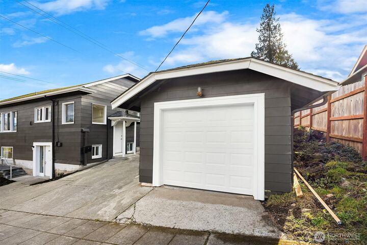 Property Photo: 5019 5th Avenue NE WA 98105