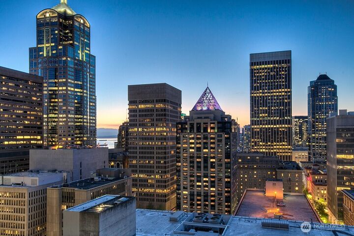 Property Photo: 909 5th Avenue Ph3 WA 98164