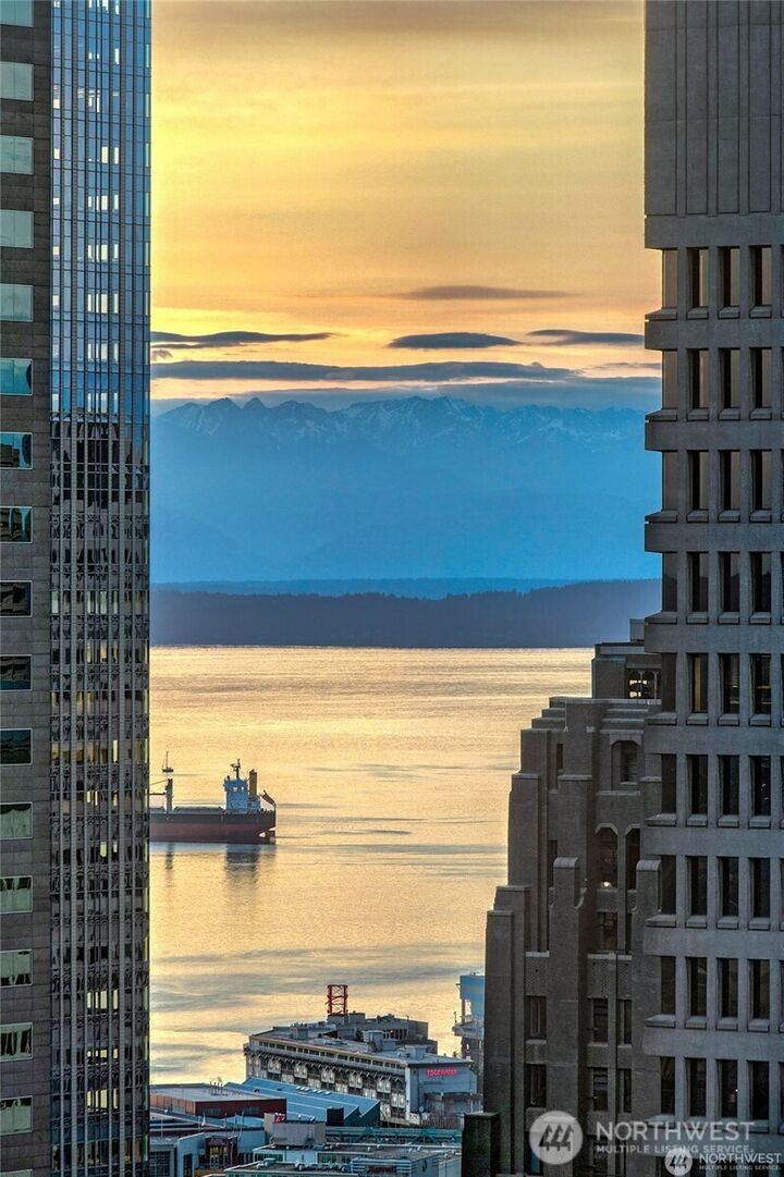 Property Photo: 909 5th Avenue Ph3 WA 98164